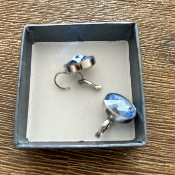 Chrystal drop earrings
Blue, Rhodium plated - Picture 3 of 4